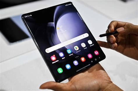 Samsung unveils foldable smartphones in a bet on bending device screens